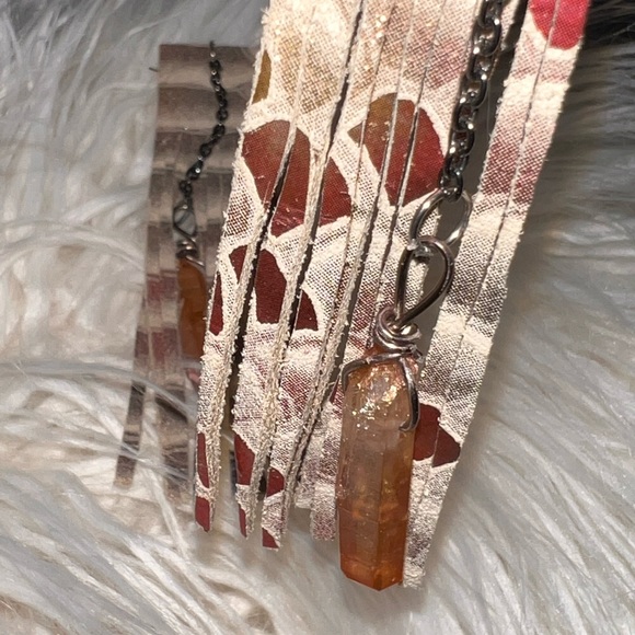 Shimmer leather quartz fringe earrings - Picture 7 of 9